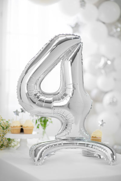 Staande folie ballon cijfer '4' zilver