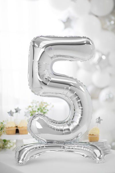 Staande folie ballon cijfer '5' zilver