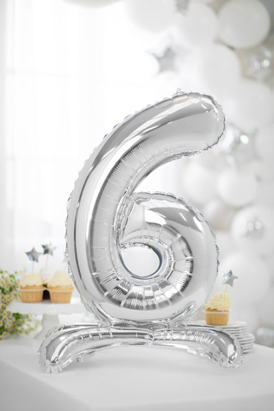 Staande folie ballon cijfer '6' zilver